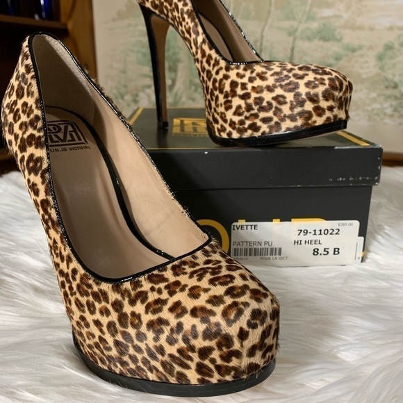 POUR La Victoire Ivette Leopard Pattern PU Hi Heel - Picture 6 of 8